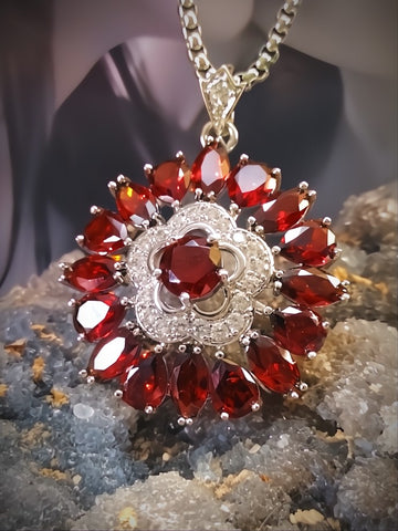 SCARLET GATE RELIC OF THE PRIESTESS OF SERPENTS