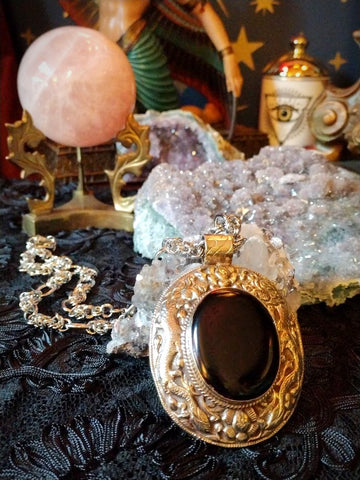 THE BLACK SUN OF THE ALCHEMICAL ZODIAC  Destiny, Transformation & Occult Power